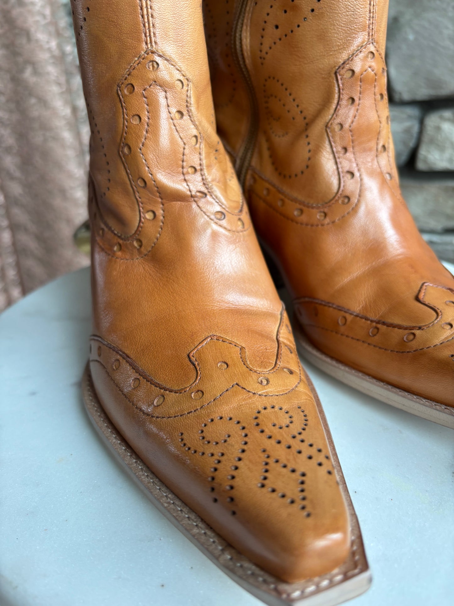 Vintage Ginger Leather Western Boots – Size 6