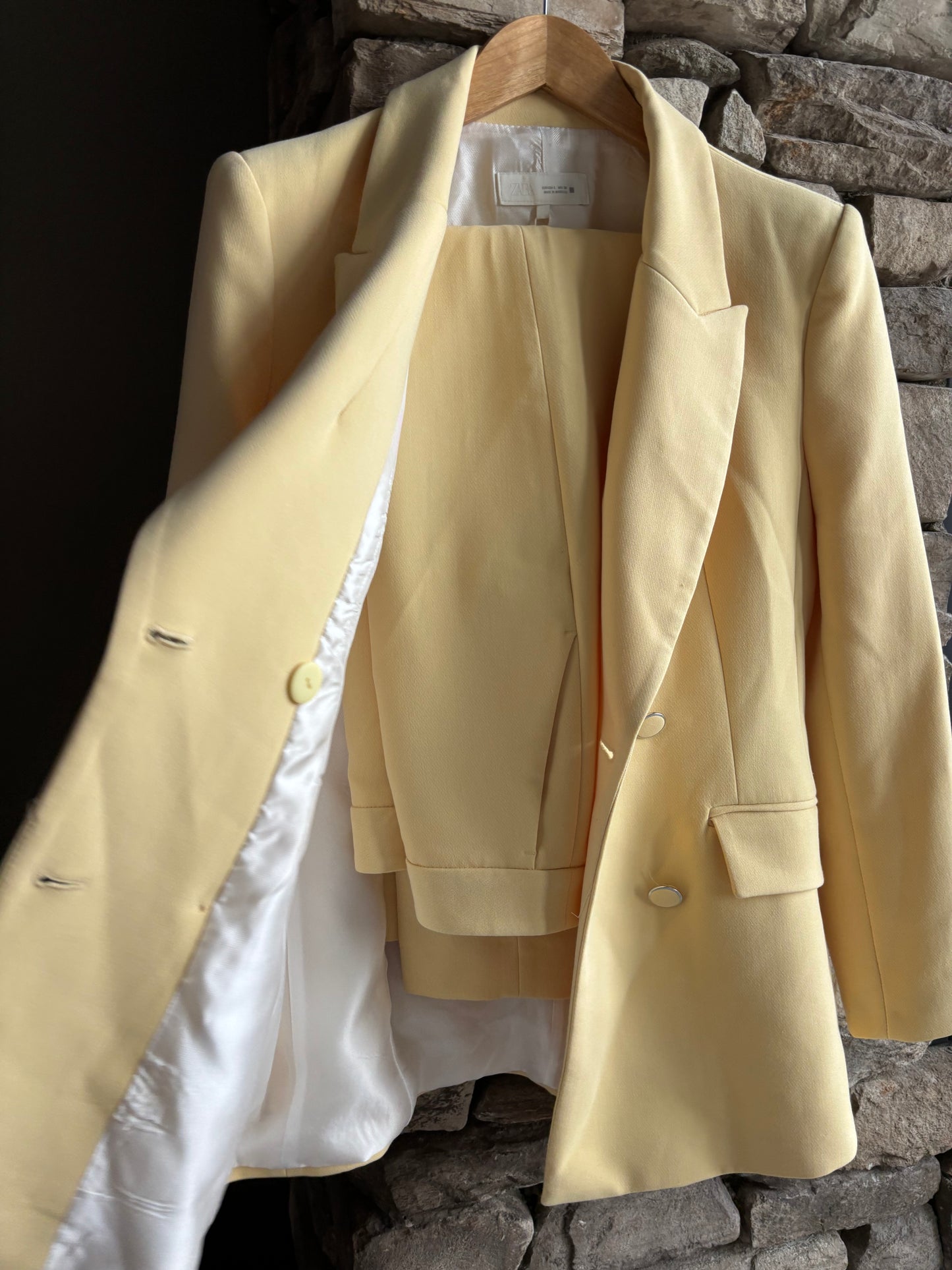 Butter Yellow Blazer And Trouser Two-Piece Suit—L