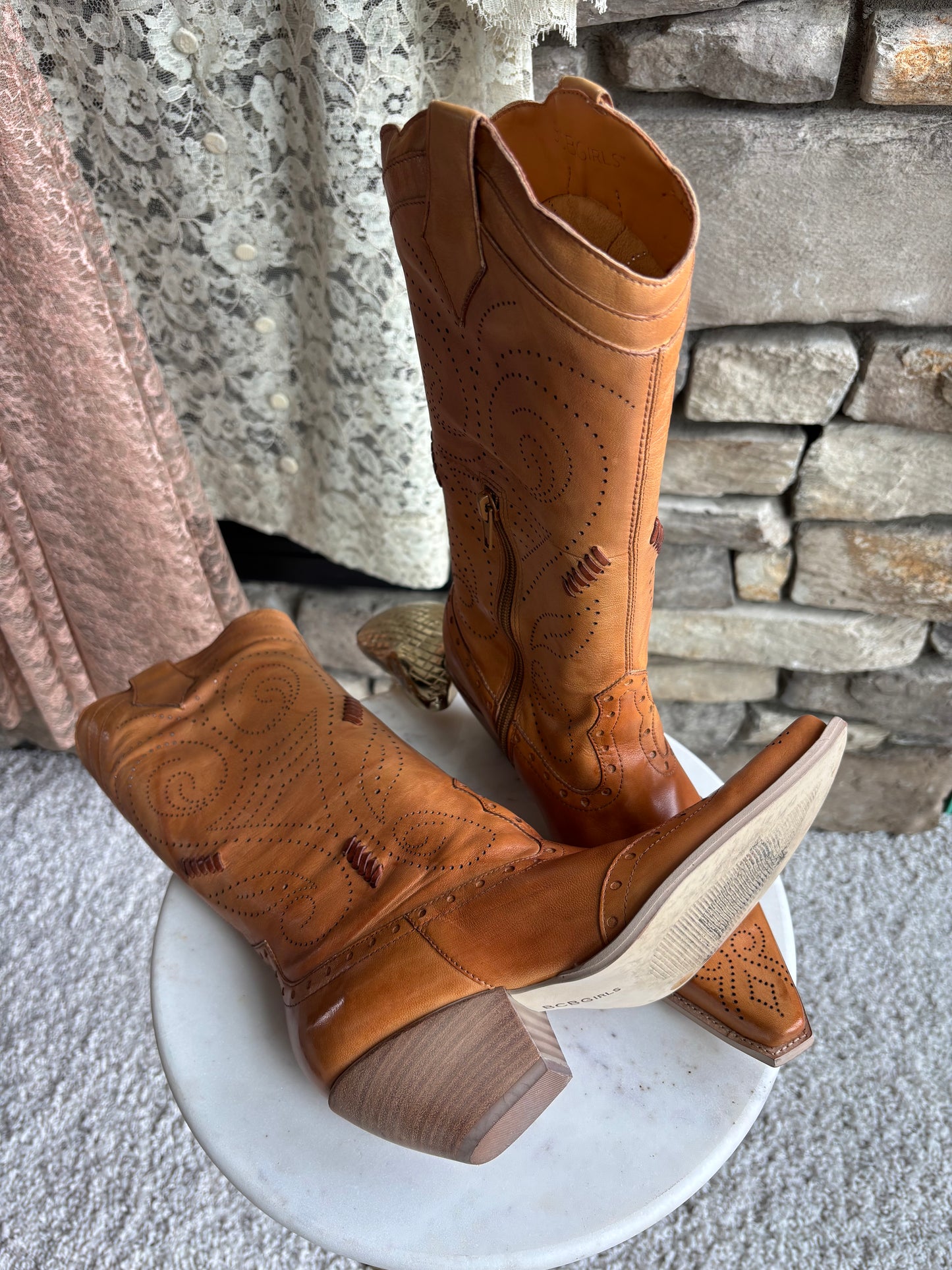 Vintage Ginger Leather Western Boots – Size 6