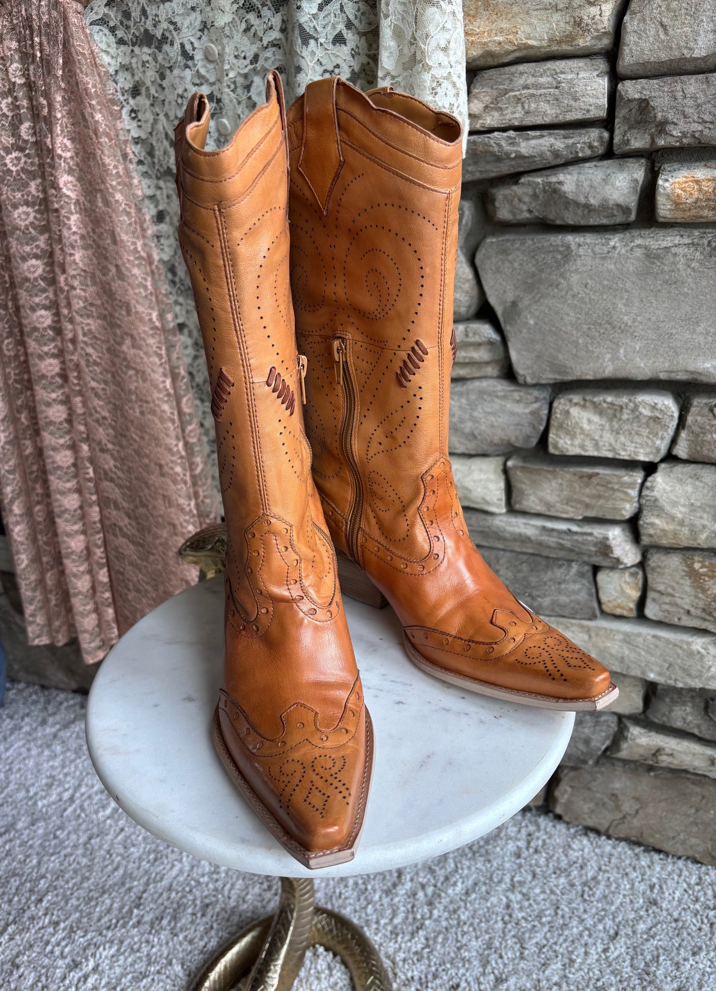 Vintage Ginger Leather Western Boots – Size 6