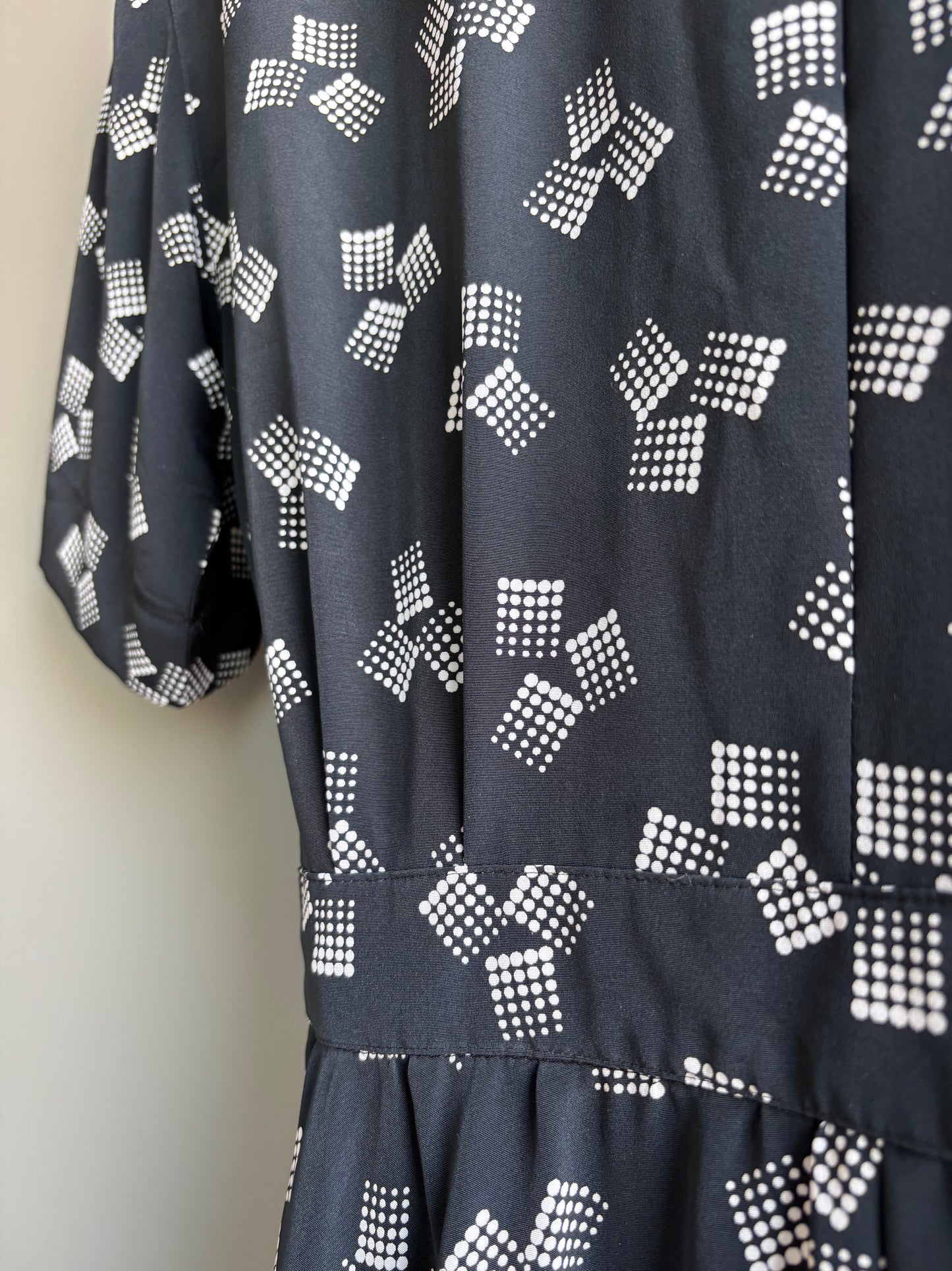 Vintage Claiborne Button-Down Fit & Flare Shirt Dress With Full Skirt — Offset Geometric Pattern–Sz 10