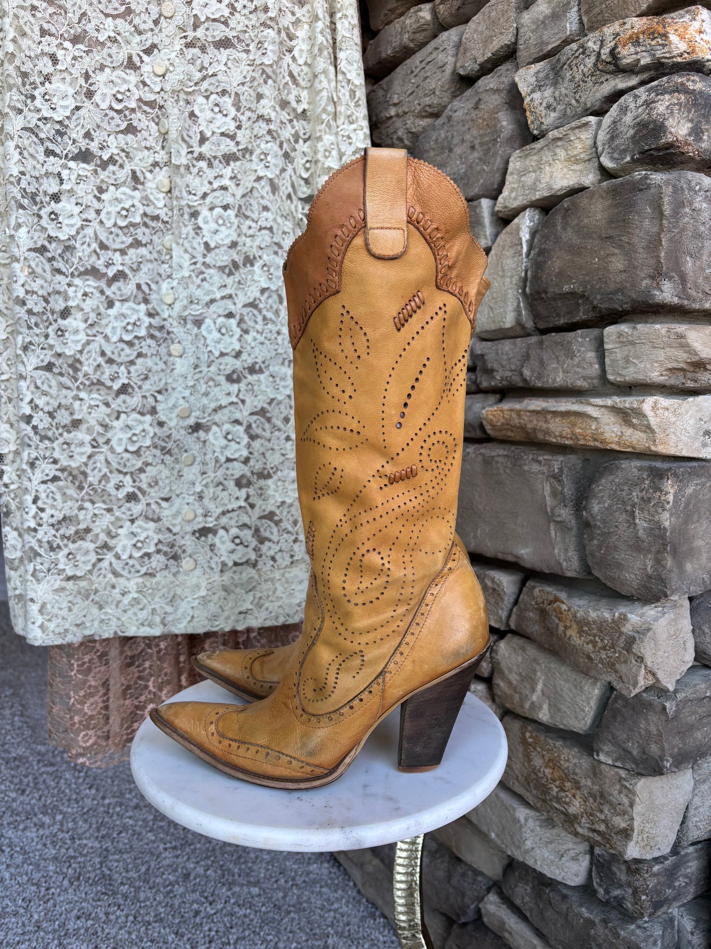 Vintage Honey Leather Western Boots - Size 8.0