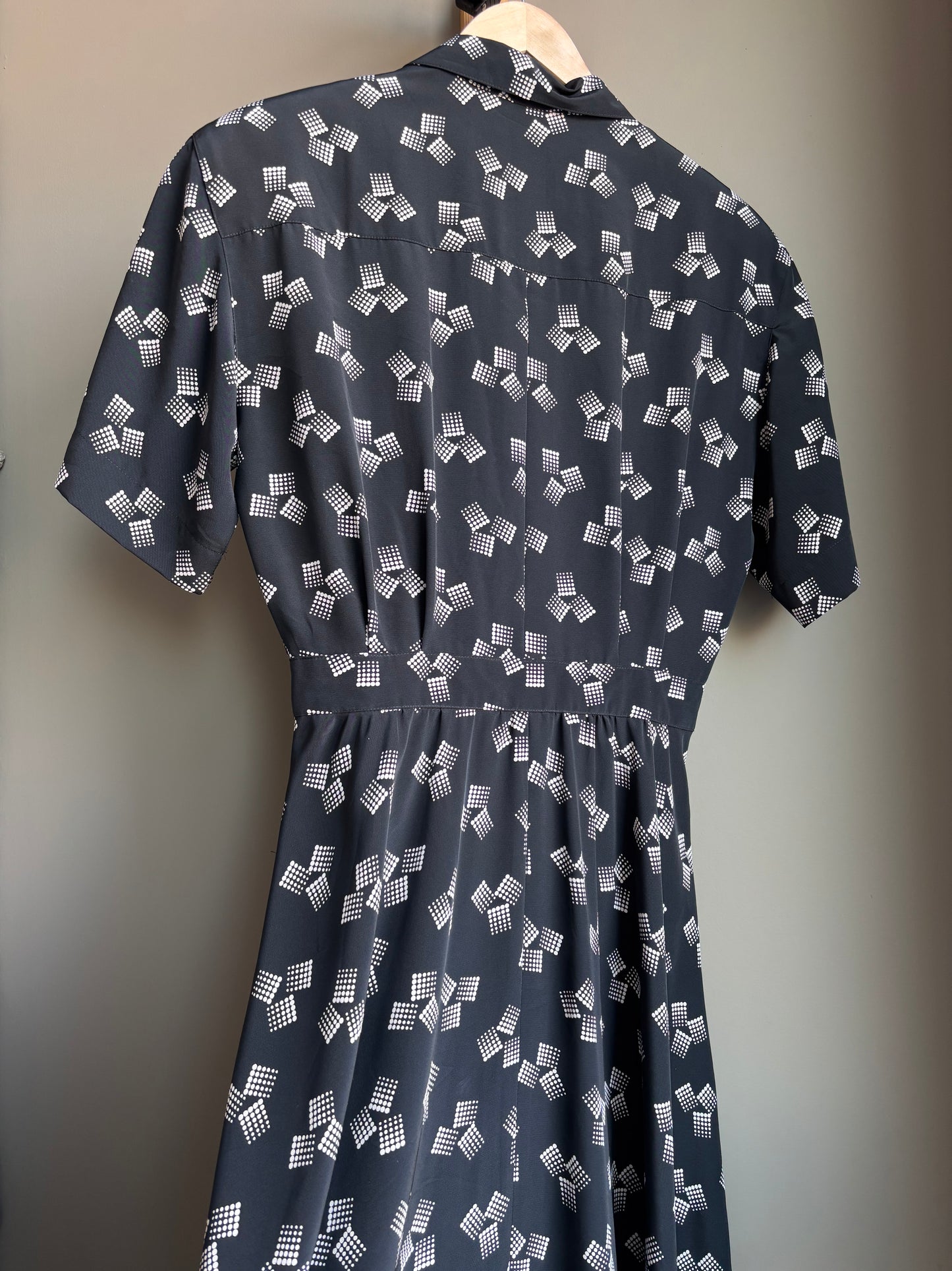Vintage Claiborne Button-Down Fit & Flare Shirt Dress With Full Skirt — Offset Geometric Pattern–Sz 10