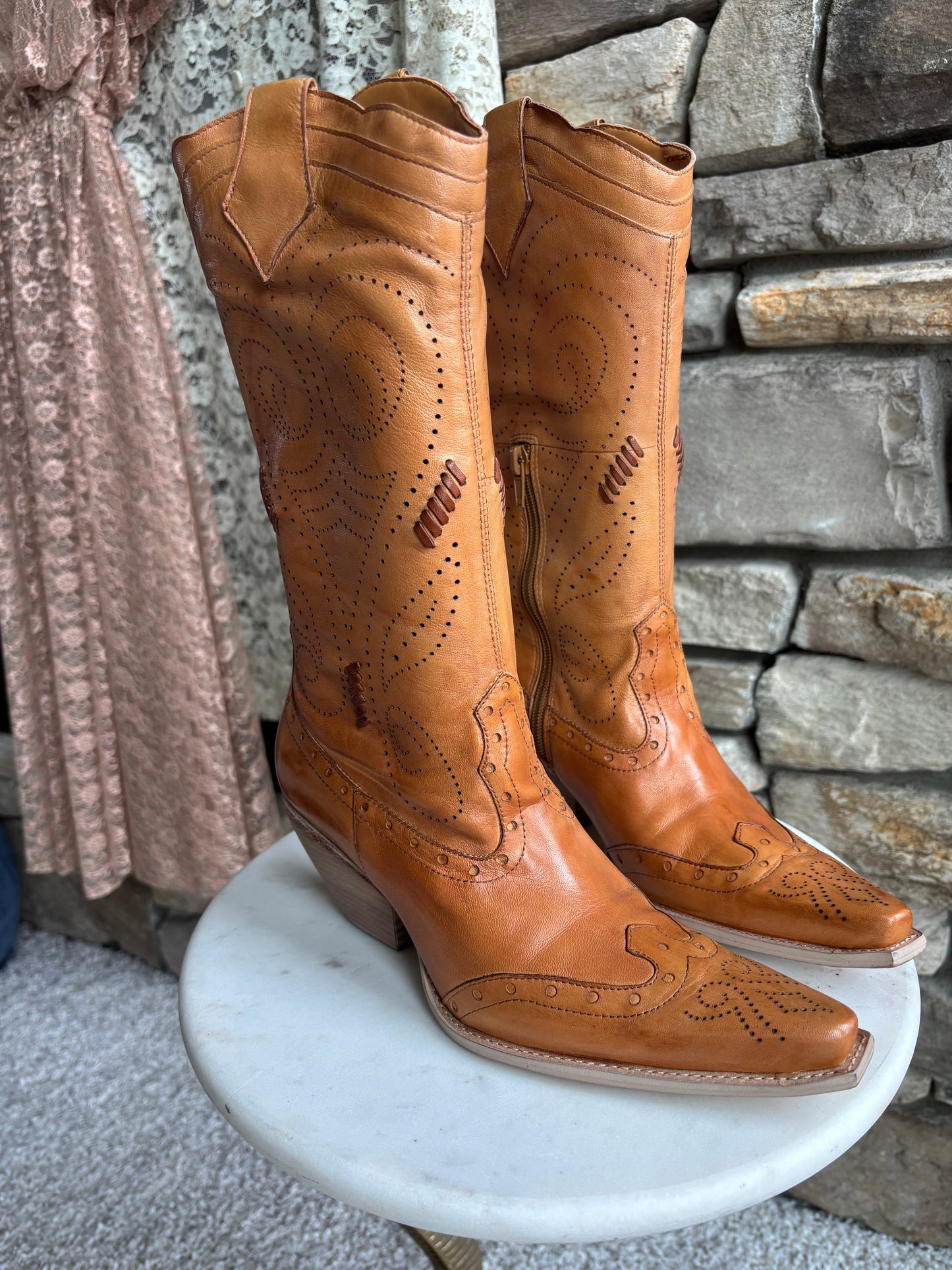 Vintage Ginger Leather Western Boots – Size 6
